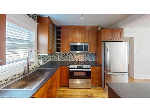 17 Lowell Avenue, St. Catharines, ON - Indoor Photo Showing Kitchen With Double Sink