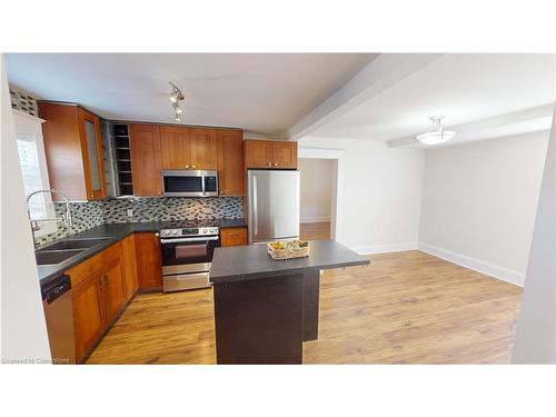 17 Lowell Avenue, St. Catharines, ON - Indoor Photo Showing Kitchen