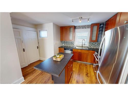 17 Lowell Avenue, St. Catharines, ON - Indoor Photo Showing Kitchen