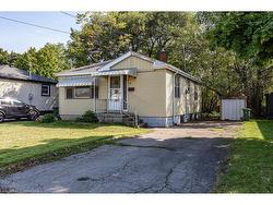 35 Dorothy Street  Hamilton, ON L9A 3N9