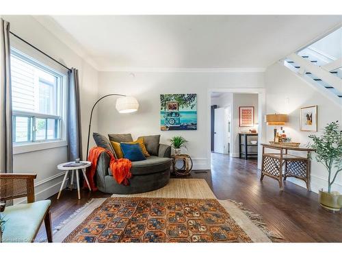 195 Rosslyn Avenue N, Hamilton, ON - Indoor Photo Showing Living Room