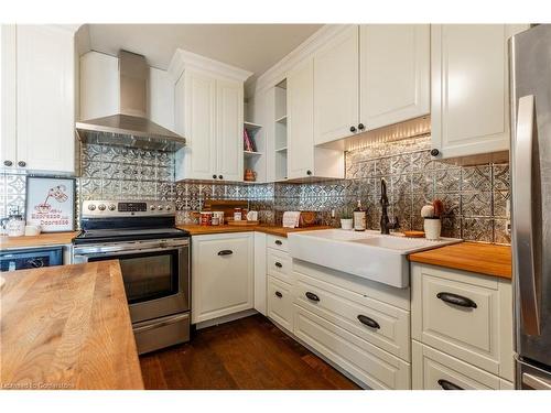 195 Rosslyn Avenue N, Hamilton, ON - Indoor Photo Showing Kitchen