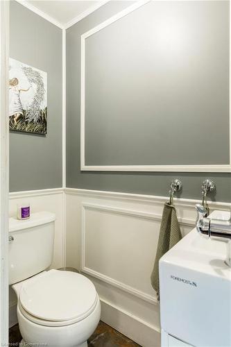 195 Rosslyn Avenue N, Hamilton, ON - Indoor Photo Showing Bathroom