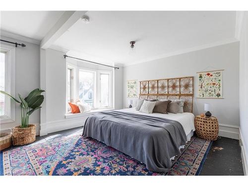 195 Rosslyn Avenue N, Hamilton, ON - Indoor Photo Showing Bedroom