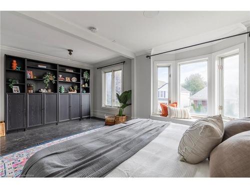 195 Rosslyn Avenue N, Hamilton, ON - Indoor Photo Showing Bedroom