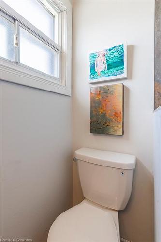 195 Rosslyn Avenue N, Hamilton, ON - Indoor Photo Showing Bathroom