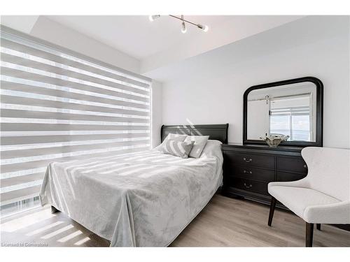 1707-370 Martha Street, Burlington, ON - Indoor Photo Showing Bedroom