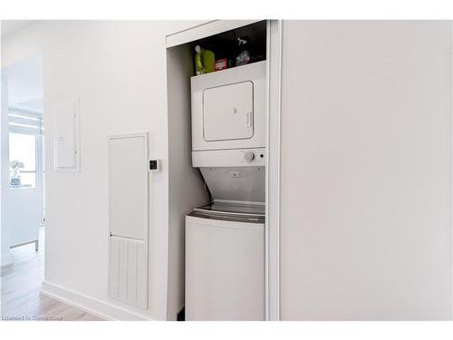 1707-370 Martha Street, Burlington, ON - Indoor Photo Showing Laundry Room