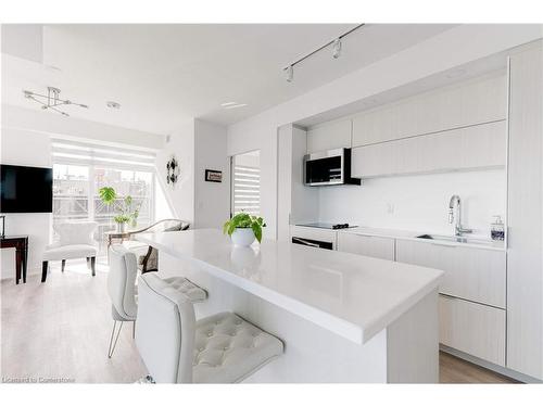 1707-370 Martha Street, Burlington, ON - Indoor Photo Showing Kitchen