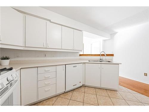 3-3333 New Street, Burlington, ON - Indoor Photo Showing Kitchen With Double Sink