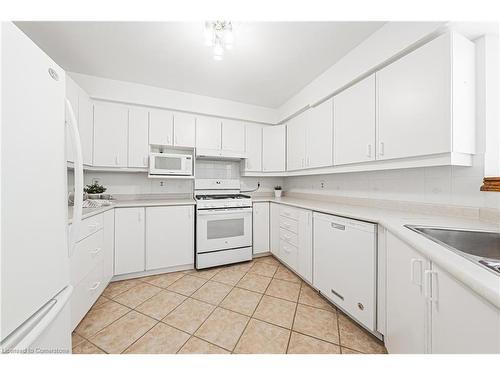 3-3333 New Street, Burlington, ON - Indoor Photo Showing Kitchen