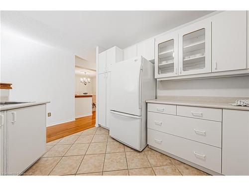 3-3333 New Street, Burlington, ON - Indoor Photo Showing Kitchen