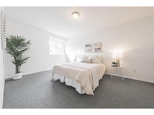 3-3333 New Street, Burlington, ON - Indoor Photo Showing Bedroom