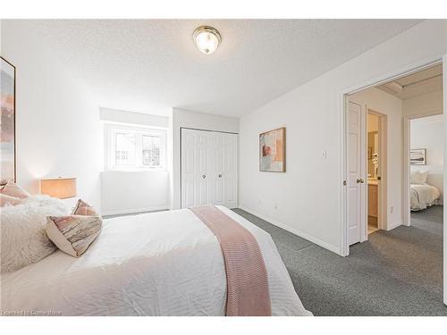 3-3333 New Street, Burlington, ON - Indoor Photo Showing Bedroom