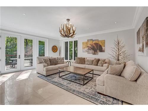 18 Elder Crescent, Ancaster, ON - Indoor Photo Showing Living Room