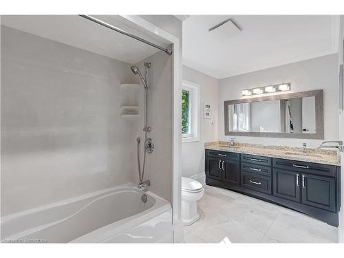 18 Elder Crescent, Ancaster, ON - Indoor Photo Showing Bathroom