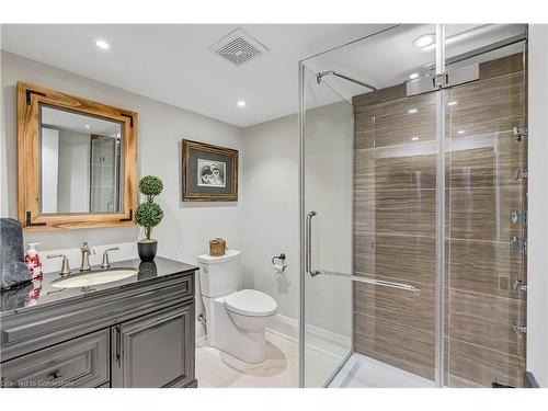 18 Elder Crescent, Ancaster, ON - Indoor Photo Showing Bathroom