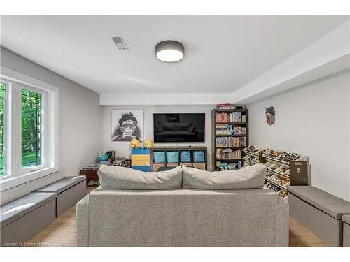 18 Elder Crescent, Ancaster, ON - Indoor Photo Showing Living Room