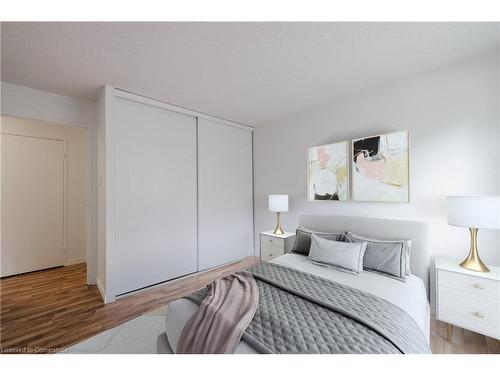 207-650 Cheapside Street, London, ON - Indoor Photo Showing Bedroom