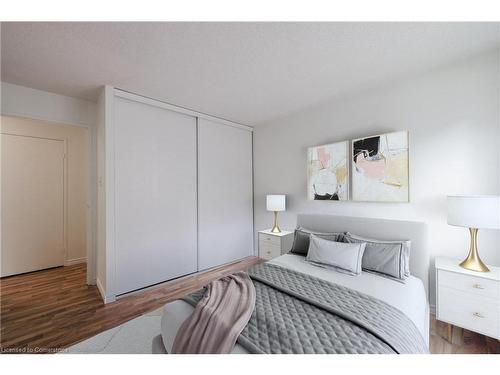 207-650 Cheapside Street, London, ON - Indoor Photo Showing Bedroom