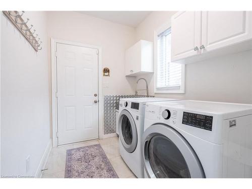 39 Avanti Crescent, Waterdown, ON - Indoor Photo Showing Laundry Room