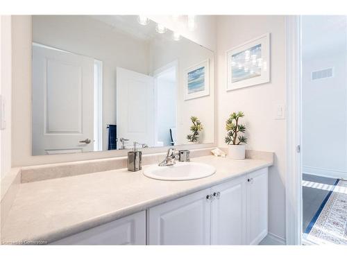 39 Avanti Crescent, Waterdown, ON - Indoor Photo Showing Bathroom