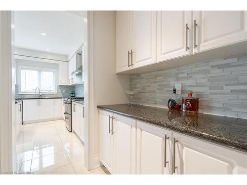 39 Avanti Crescent, Waterdown, ON - Indoor Photo Showing Kitchen