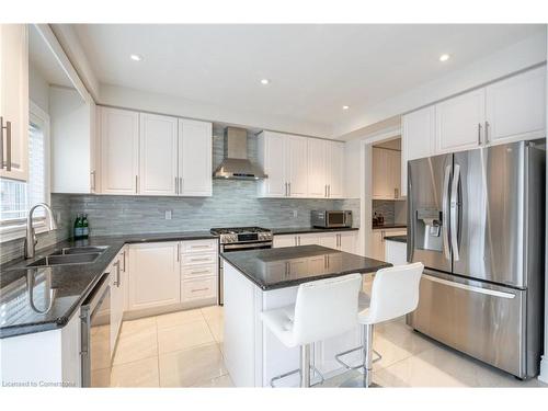 39 Avanti Crescent, Waterdown, ON - Indoor Photo Showing Kitchen With Upgraded Kitchen