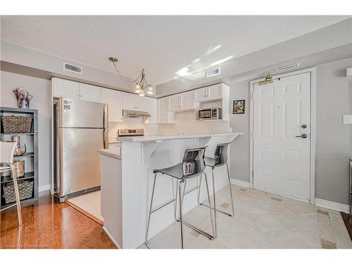 310-2010 Cleaver Avenue, Burlington, ON - Indoor Photo Showing Kitchen With Stainless Steel Kitchen