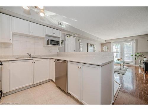 310-2010 Cleaver Avenue, Burlington, ON - Indoor Photo Showing Kitchen