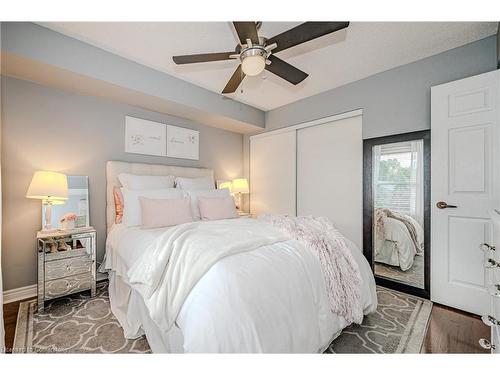 310-2010 Cleaver Avenue, Burlington, ON - Indoor Photo Showing Bedroom