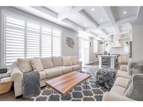 4 Lockman Drive, Ancaster, ON - Indoor Photo Showing Living Room