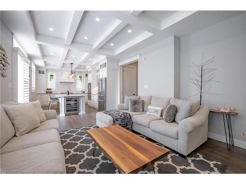 4 Lockman Drive, Ancaster, ON - Indoor Photo Showing Living Room