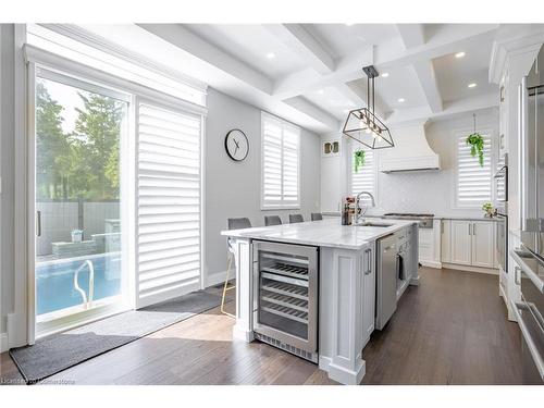 4 Lockman Drive, Ancaster, ON - Indoor Photo Showing Kitchen With Upgraded Kitchen