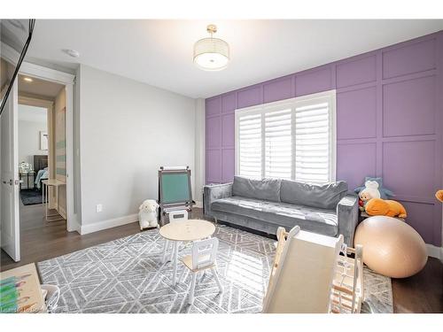 4 Lockman Drive, Ancaster, ON - Indoor Photo Showing Living Room