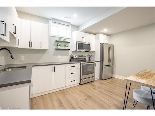 4 Lockman Drive, Ancaster, ON - Indoor Photo Showing Kitchen