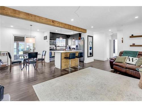 44 Golden Boulevard E, Welland, ON - Indoor Photo Showing Living Room