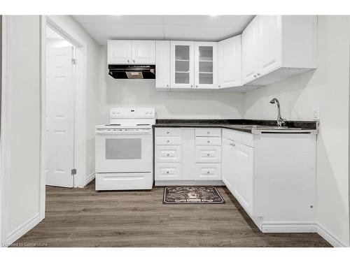 44 Golden Boulevard E, Welland, ON - Indoor Photo Showing Kitchen