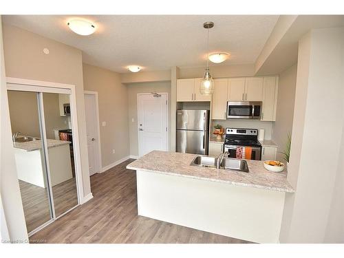 214-101 Shoreview Place, Stoney Creek, ON - Indoor Photo Showing Kitchen