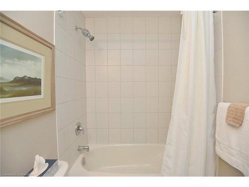 214-101 Shoreview Place, Stoney Creek, ON - Indoor Photo Showing Bathroom