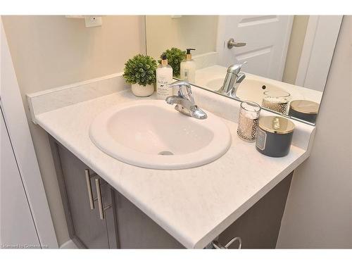 214-101 Shoreview Place, Stoney Creek, ON - Indoor Photo Showing Bathroom