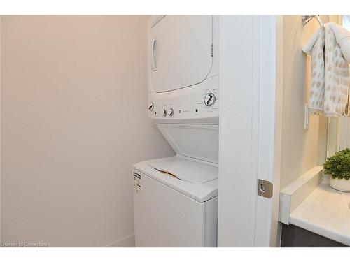 214-101 Shoreview Place, Stoney Creek, ON - Indoor Photo Showing Laundry Room