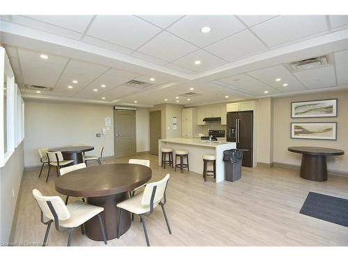 214-101 Shoreview Place, Stoney Creek, ON - Indoor Photo Showing Dining Room