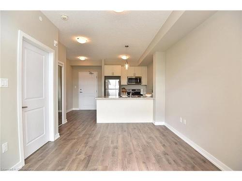 214-101 Shoreview Place, Stoney Creek, ON - Indoor Photo Showing Kitchen