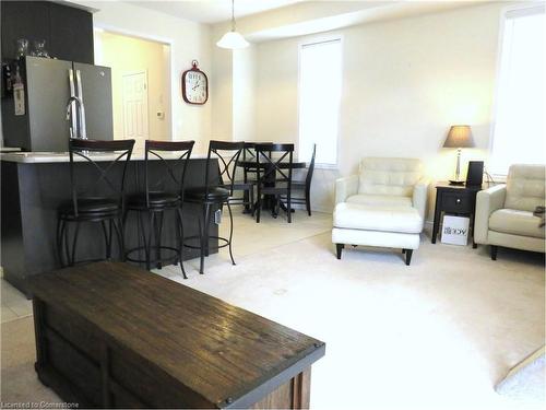 90 Larry Crescent, Caledonia, ON - Indoor Photo Showing Living Room