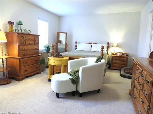 90 Larry Crescent, Caledonia, ON - Indoor Photo Showing Bedroom