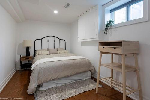 418 Macnab Street N, Hamilton, ON - Indoor Photo Showing Bedroom