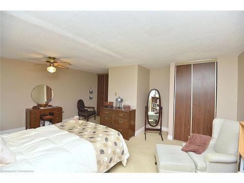 63-880 Limeridge Road E, Hamilton, ON - Indoor Photo Showing Bedroom