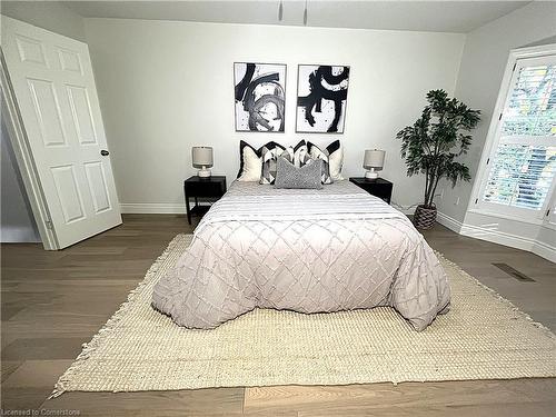 23-2015 Cleaver Avenue, Burlington, ON - Indoor Photo Showing Bedroom