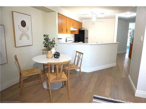 23-2015 Cleaver Avenue, Burlington, ON - Indoor Photo Showing Dining Room